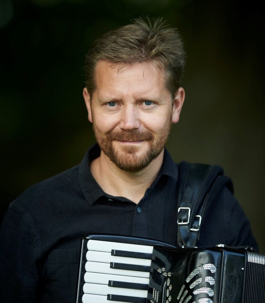 Aarhus Folk Festival: Babykravlekoncert med Jesper Vinther